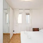 Apartament Light Blue Home-sempione Park-metro M2-brera *